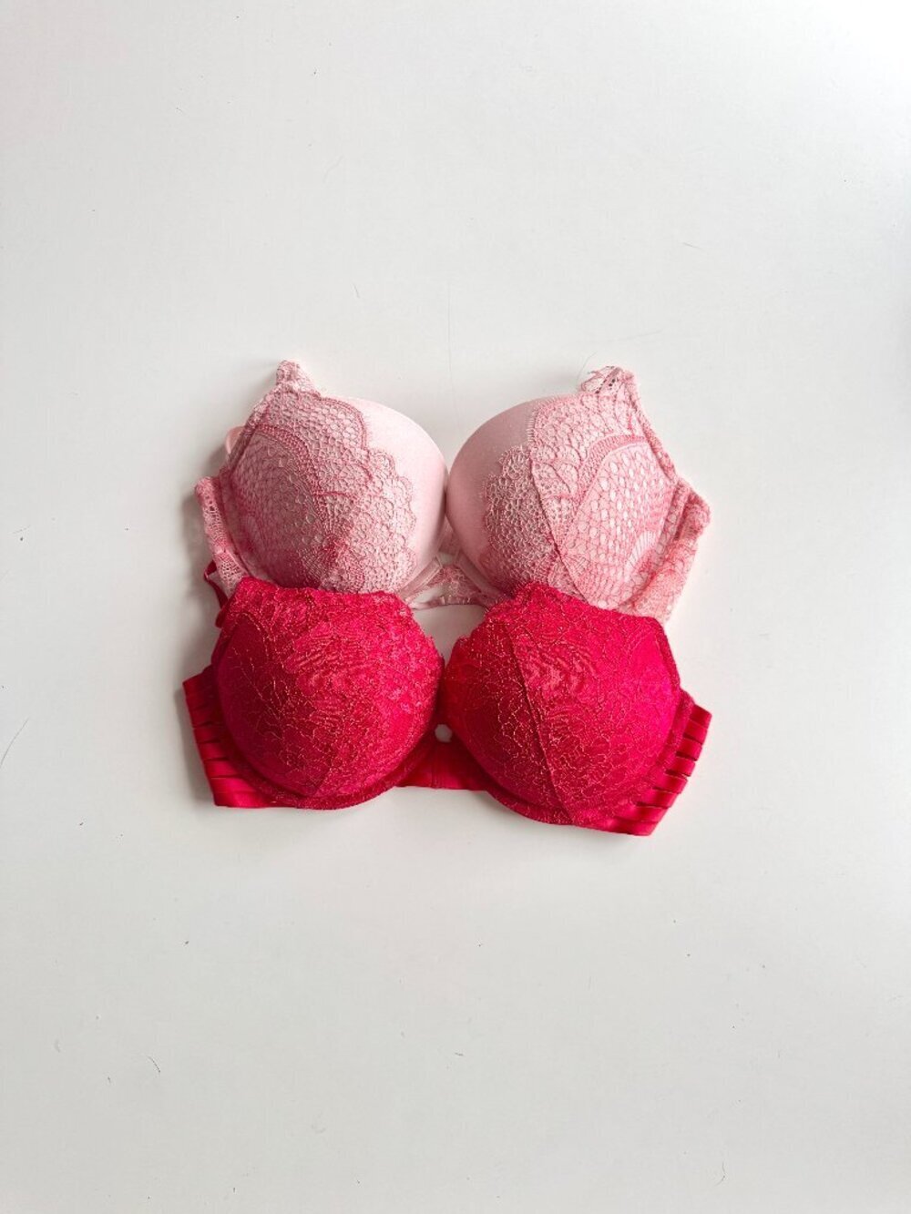 Lot of 2 LA SENZA Beyond Sexy Classic Plunge Lace Push-Up Bras, Size 34D